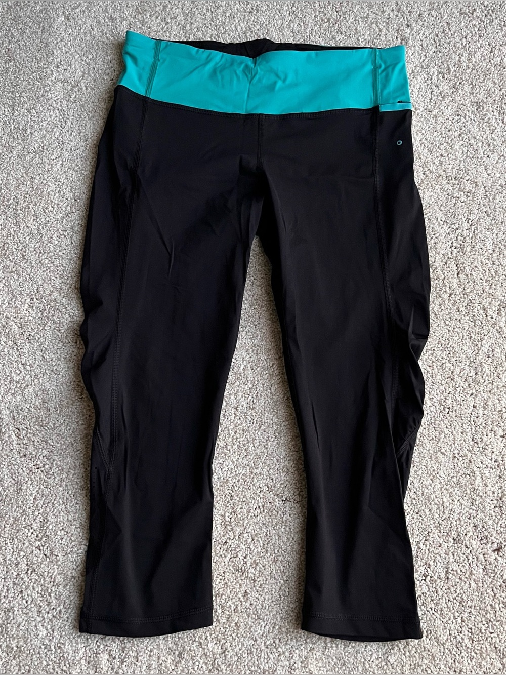 Lululemon Black Teal Capri Leggings, Size 6